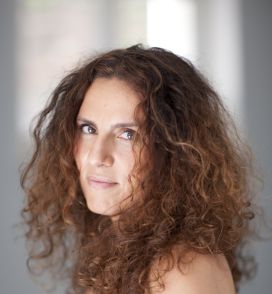 http://rachaarodaky.typepad.com/photos/portraits_de_racha.jpg
